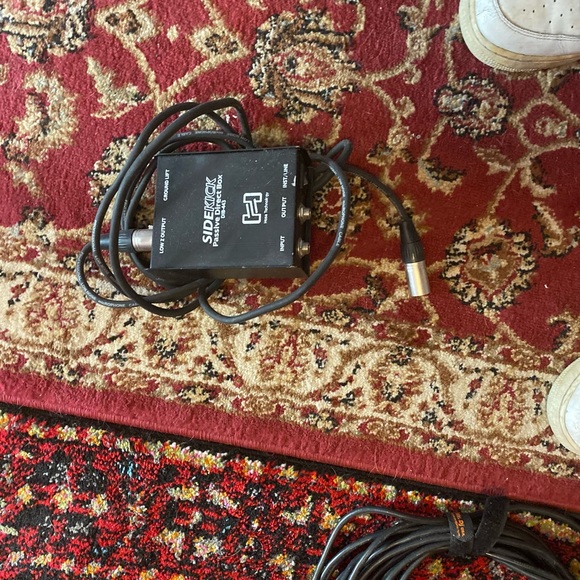 One printer one mic cord 2 foot pedals 2 passive direct boxes - Picture 5 of 6